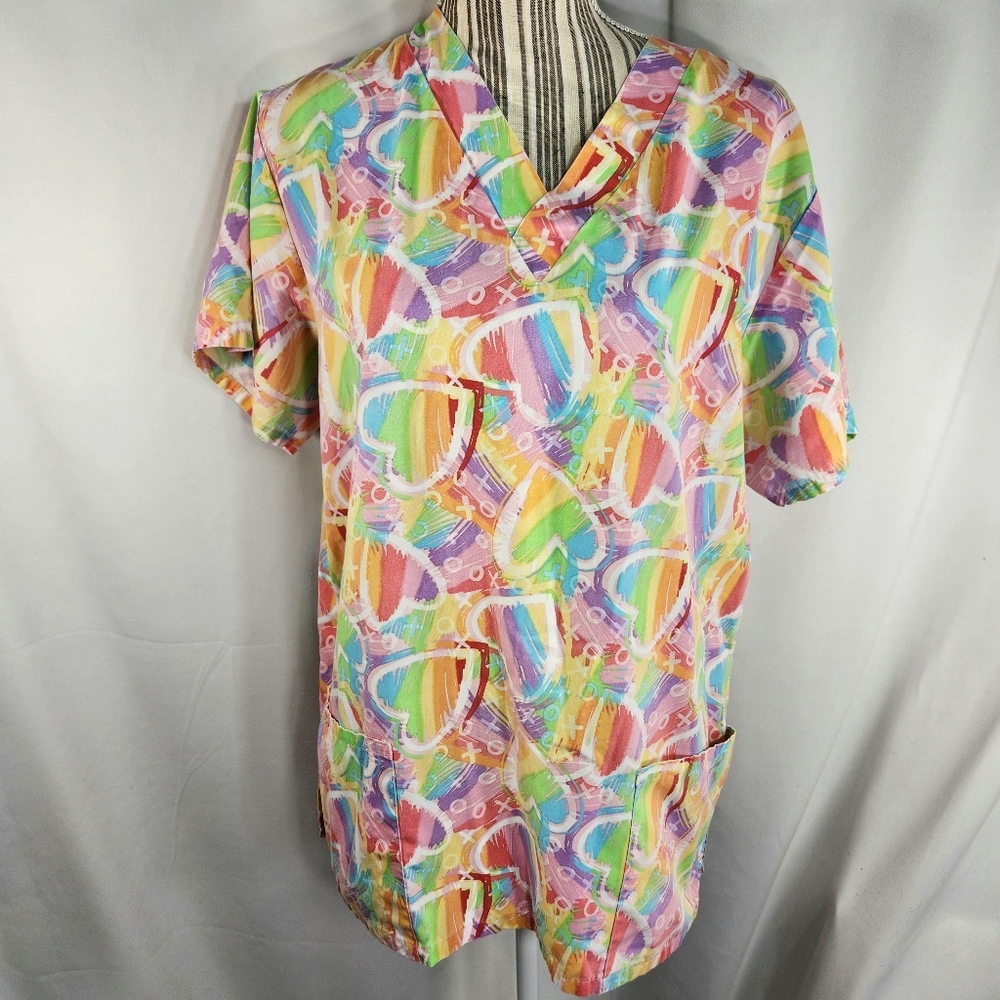 WS Fundamentals by White Swan Multicolored Heart Print Scrub Top Size Medium